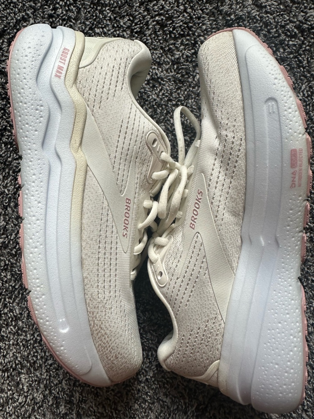 BROOKS Ghost Max 2 Women's Walking Running Gym Shoes in Coconut Milk Size 9.5